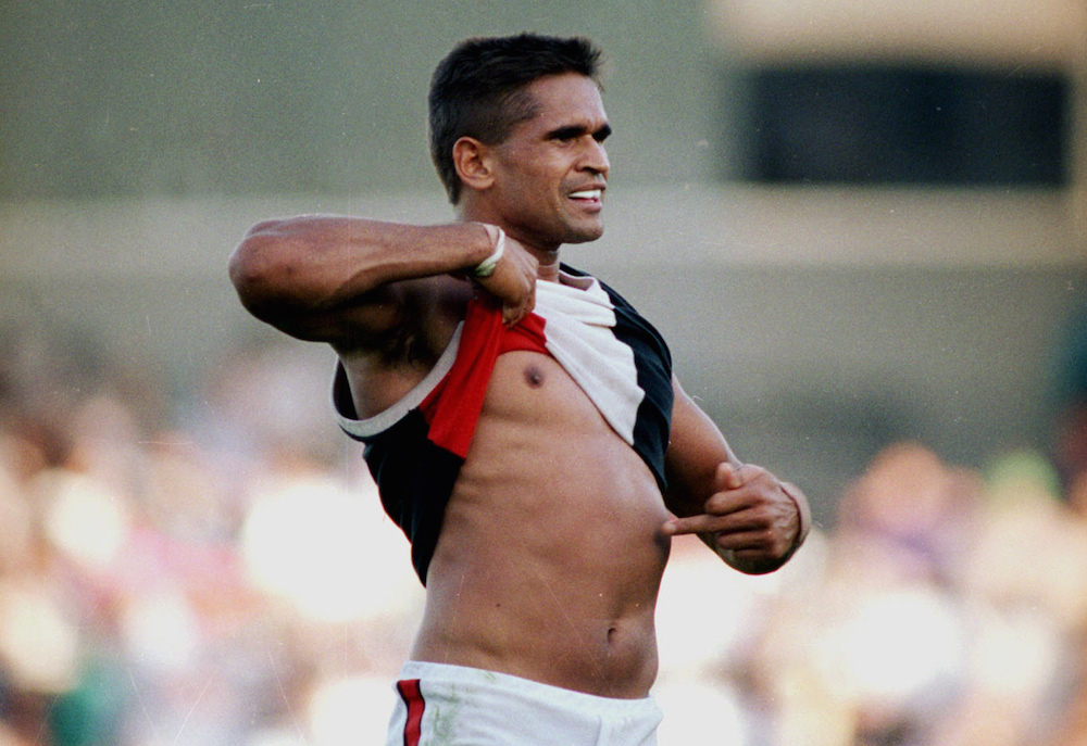 Nicky Winmar lifts his shirt