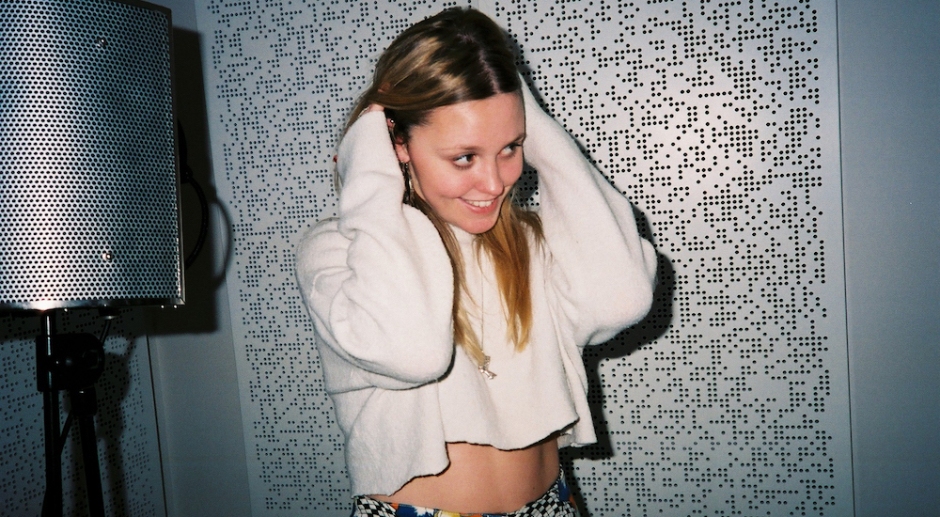 Check some exclusive BTS snaps/words from Elle Watson's stellar new EP, Clinchers
