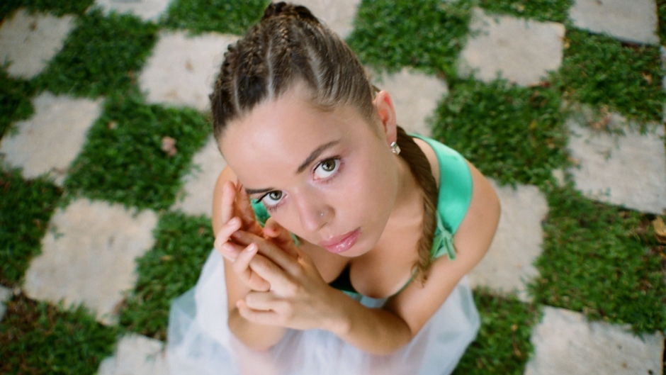 Nilufer Yanya is PAINLESS: ”this really sums up the process"