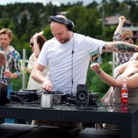 Next article: And overly long and kinda silly list of things people do that annoys DJs
