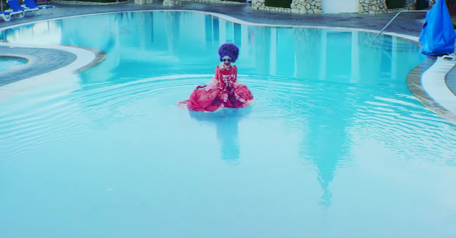 Watch: Grimes - Flesh Without Blood/Life In A Vivid Dream