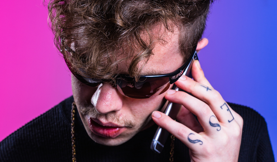 Premiere: Pikachunes brings Love Is A Battlefied into 2015