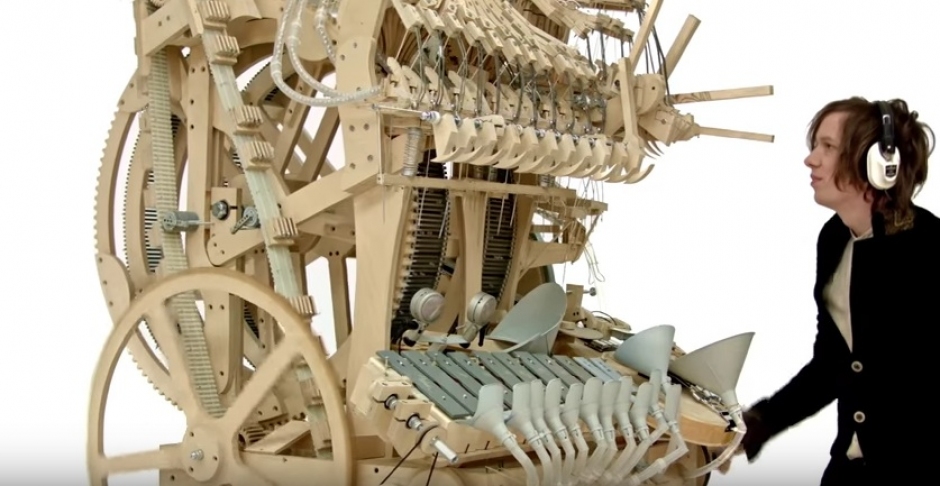 Prepare to have your mind blown by a music box running on 2000 marbles