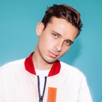 Previous article: Flume waves goodbye to the Skin era with final single, Hyperreal