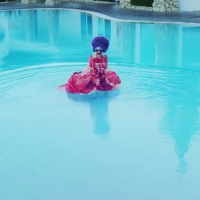 Previous article: Watch: Grimes - Flesh Without Blood/Life In A Vivid Dream