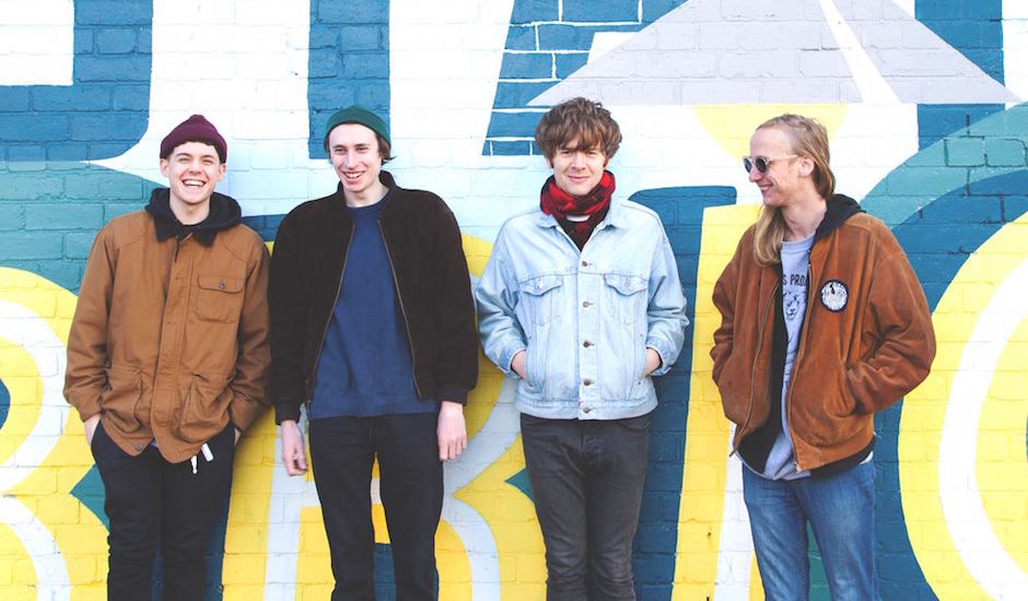 Premiere: Best Friends - If You Think Too Much Your Brain Will Fall Out