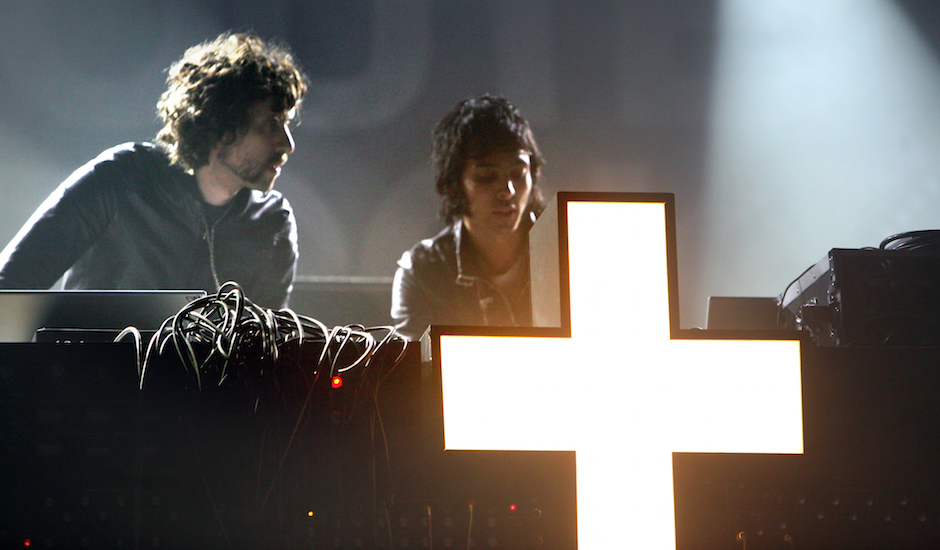 Listen to a new 2-hour Justice mix cuz '07 electro is coming back baby