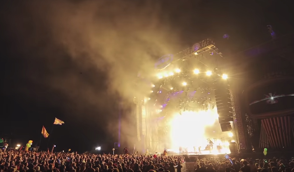 Double drop some feels with this stunning video of RÜFÜS DU SOL performing No Place live